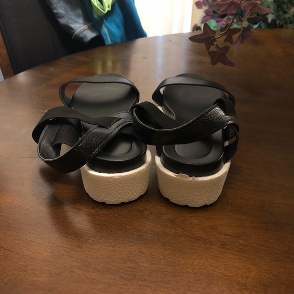 Sandals - Picture 4 of 8